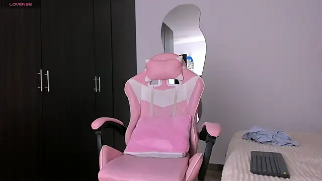 kendal hot01 online show from March 27, 7:13 pm