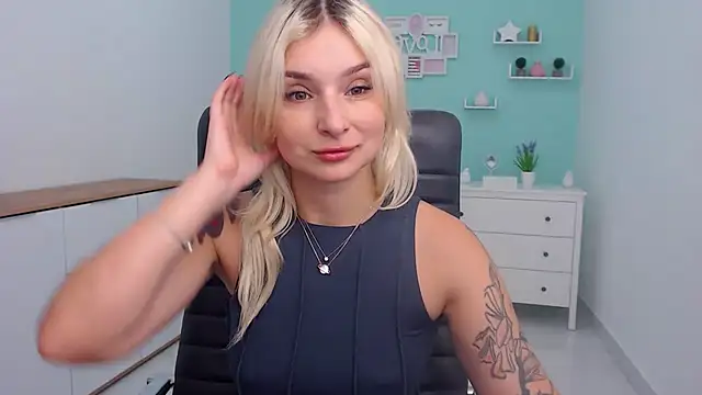 LilFleurish online show from October 16, 4:24 am