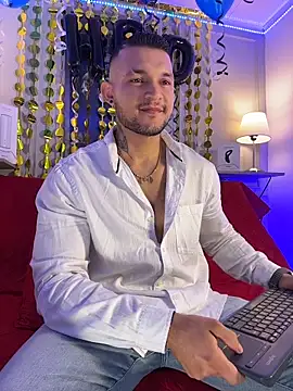 Snapshot of Marco_Vega chatting on November 29, 9:45 am Marco Vega online show from November 29, 9:45 am