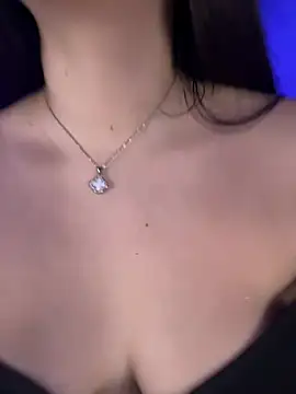 Snapshot of alejandrodolls chatting on February 14, 8:27 pm alejandrodolls online show from February 14, 8:27 pm