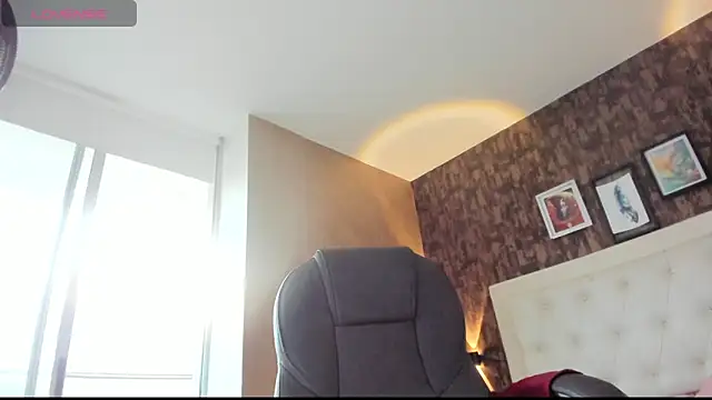 sweet  vanessa1 online show from February 9, 10:58 pm