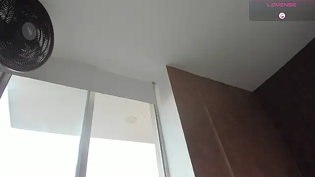 sweet  vanessa1 online show from March 5, 10:50 pm