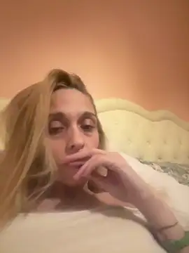 littlesquaw85 online show from March 3, 9:53 pm