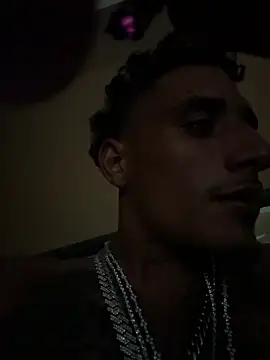 Snapshot of Cuban_4777 chatting on June 21, 10:18 am Cuban 4777 online show from June 21, 10:18 am