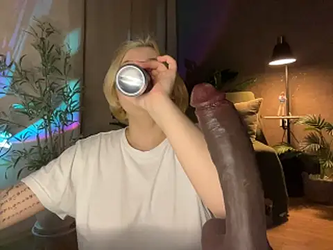 MoonIvy  online show from March 22, 7:39 pm