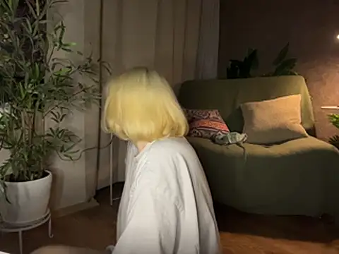 Snapshot of MoonIvy_ chatting on June 8, 7:36 pm MoonIvy online show from June 8, 7:36 pm