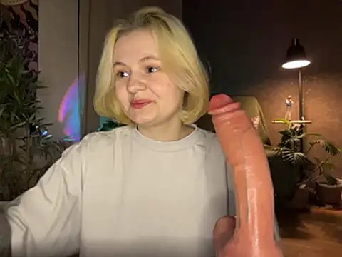Snapshot of MoonIvy_ chatting on June 23, 7:23 pm MoonIvy online show from June 23, 7:23 pm