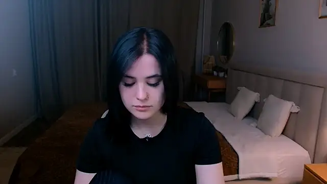 lil angel  online show from April 17, 9:29 pm