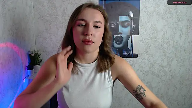 JuliaTopp  online show from October 5, 7:50 am