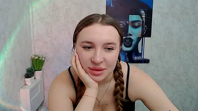 JuliaTopp  online show from February 11, 11:15 am