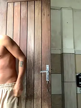 Snapshot of Novindot23cm chatting on October 29, 7:26 pm Novindot23cm online show from October 29, 7:26 pm