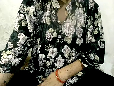 RIYA SOOD online show from October 14, 4:08 pm