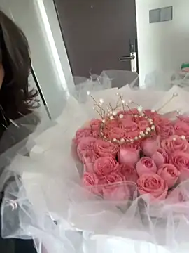 anna yngs online show from February 14, 5:15 am