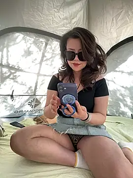 anna yngs online show from April 18, 5:11 am