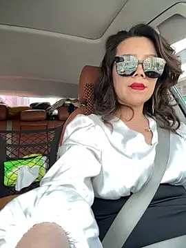anna yngs online show from June 18, 6:57 am