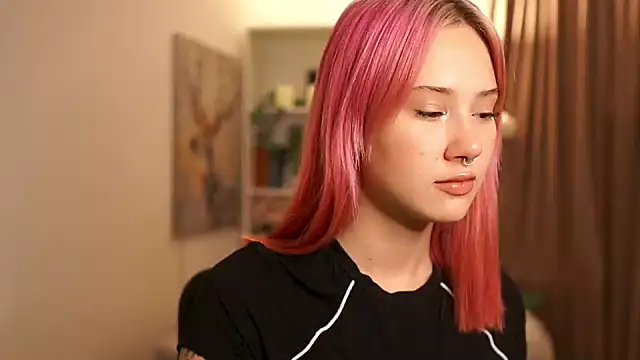 Snapshot of uwu_nika18 chatting on October 17, 1:35 pm uwu nika18 online show from October 17, 1:35 pm