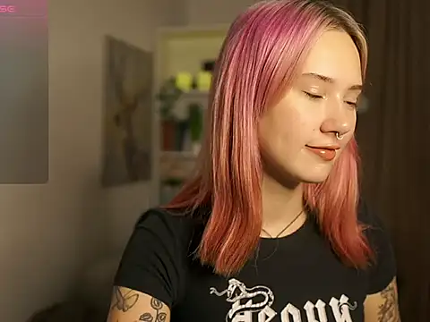 Snapshot of uwu_nika18 chatting on October 29, 9:33 am uwu nika18 online show from October 29, 9:33 am