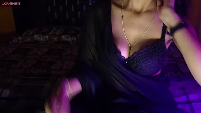 Snapshot of NidhiChandra chatting on October 9, 5:00 pm NidhiChandra online show from October 9, 5:00 pm