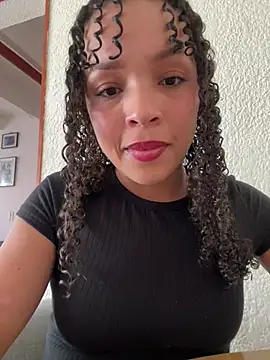 Snapshot of Yasmin777_ chatting on February 12, 7:42 pm Yasmin777 online show from February 12, 7:42 pm