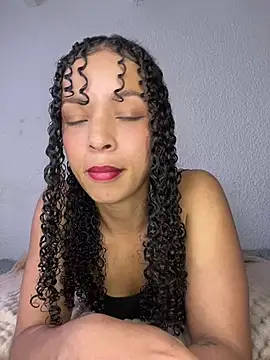 Snapshot of Yasmin777_ chatting on February 22, 8:07 pm Yasmin777 online show from February 22, 8:07 pm