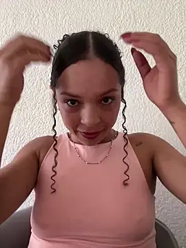 Snapshot of Yasmin777_ chatting on February 25, 9:24 pm Yasmin777 online show from February 25, 9:24 pm