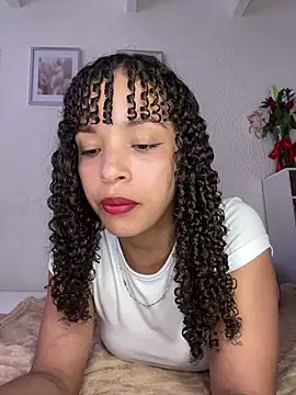 Snapshot of Yasmin777_ chatting on April 24, 9:28 pm Yasmin777 online show from April 24, 9:28 pm