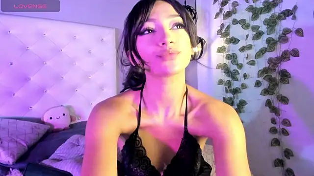 Nicollee Heart online show from March 27, 1:11 pm