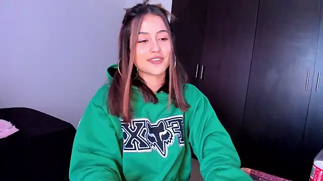 Snapshot of Ana__Pink chatting on September 20, 10:33 pm Ana Pink online show from September 20, 10:33 pm