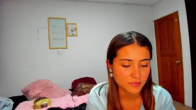 Snapshot of Ana__Pink chatting on October 4, 12:30 am Ana Pink online show from October 4, 12:30 am