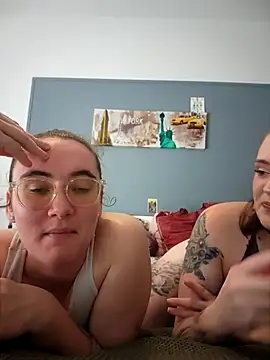 Snapshot of AndHerXO chatting on February 5, 12:54 pm AndHerXO online show from February 5, 12:54 pm