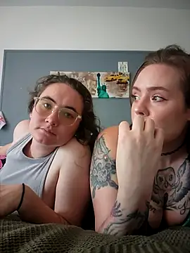 Snapshot of AndHerXO chatting on February 18, 1:51 pm AndHerXO online show from February 18, 1:51 pm