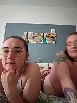 Snapshot of AndHerXO chatting on February 22, 3:21 pm AndHerXO online show from February 22, 3:21 pm