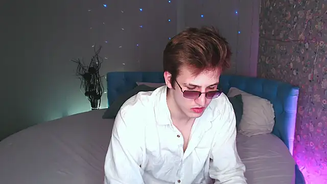 Snapshot of KiskaKurt chatting on September 20, 9:16 pm KiskaKurt online show from September 20, 9:16 pm