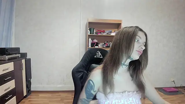 Snapshot of AlisTris chatting on November 19, 5:46 pm AlisTris online show from November 19, 5:46 pm