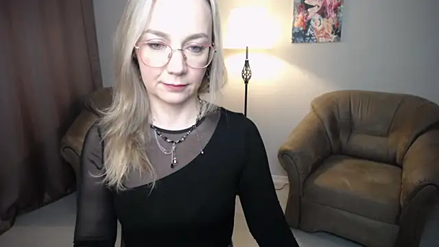 Snapshot of Ava_Elior chatting on April 22, 12:18 pm Ava Elior online show from April 22, 12:18 pm