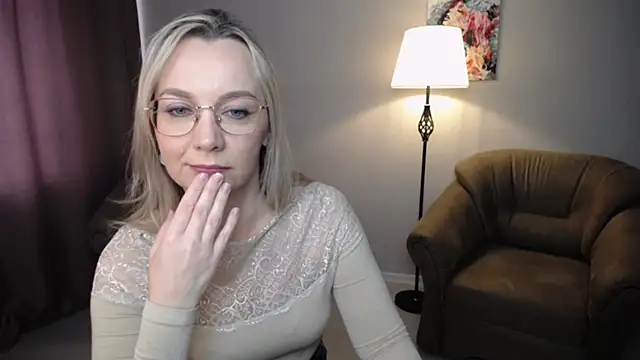 Snapshot of Ava_Elior chatting on April 25, 11:24 am Ava Elior online show from April 25, 11:24 am