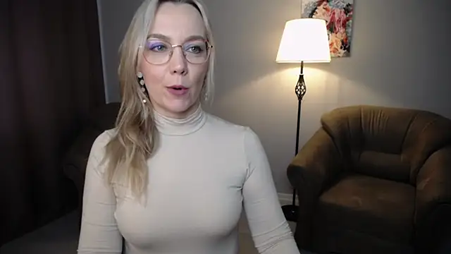 Snapshot of Ava_Elior chatting on April 27, 9:40 am Ava Elior online show from April 27, 9:40 am