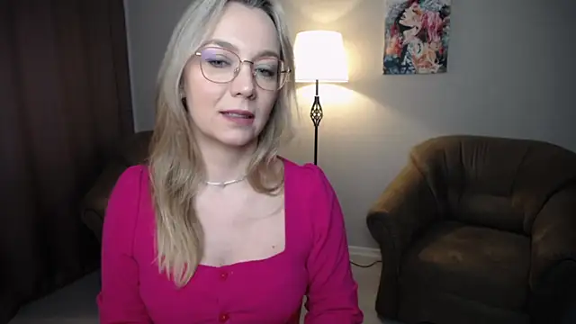 Snapshot of Ava_Elior chatting on April 28, 9:47 am Ava Elior online show from April 28, 9:47 am