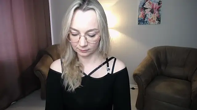 Snapshot of Ava_Elior chatting on May 3, 11:27 am Ava Elior online show from May 3, 11:27 am