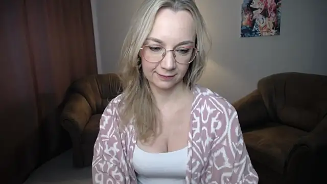 Snapshot of Ava_Elior chatting on July 17, 12:01 pm Ava Elior online show from July 17, 12:01 pm