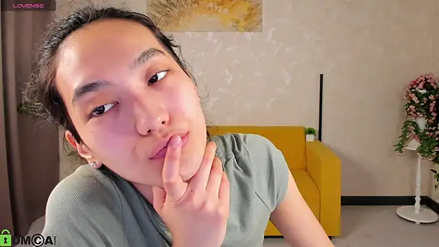 FlirtyAura online show from April 2, 3:37 am