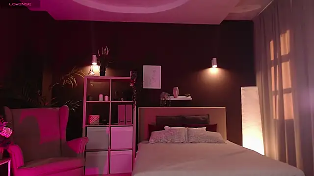 Snapshot of Pooja_Hegde chatting on September 16, 1:06 am Pooja Hegde online show from September 16, 1:06 am