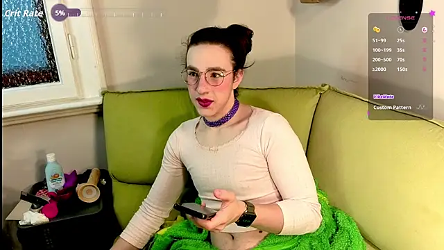 Snapshot of Zesty_Peach chatting on October 8, 10:24 am Zesty Peach online show from October 8, 10:24 am