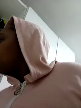 Snapshot of SativaHot96 chatting on March 2, 4:14 am SativaHot96 online show from March 2, 4:14 am