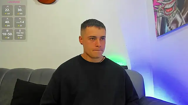 Snapshot of connorsmiith chatting on October 31, 2:12 am connorsmiith online show from October 31, 2:12 am