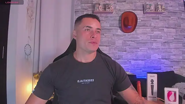 Snapshot of connorsmiith chatting on November 13, 8:41 pm connorsmiith online show from November 13, 8:41 pm