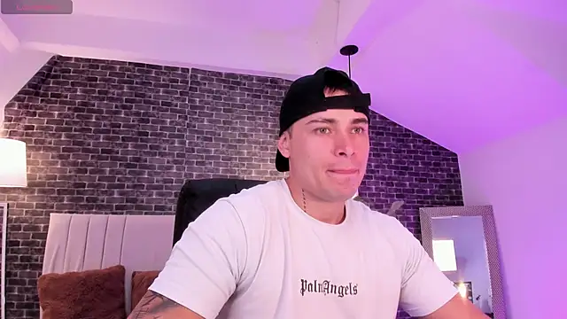 Snapshot of connorsmiith chatting on February 6, 3:59 pm connorsmiith online show from February 6, 3:59 pm