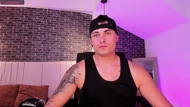 Snapshot of connorsmiith chatting on February 14, 3:42 pm connorsmiith online show from February 14, 3:42 pm