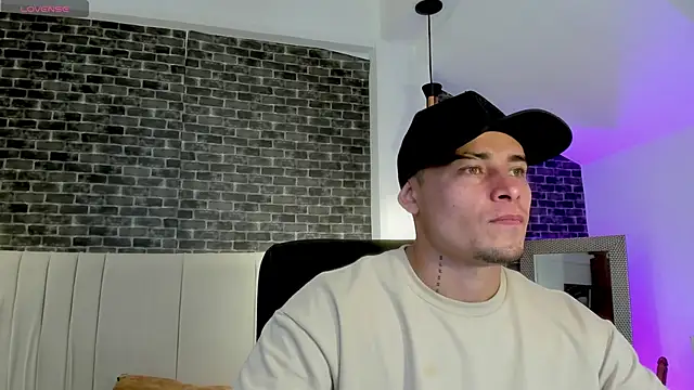 Snapshot of connorsmiith chatting on February 25, 3:54 pm connorsmiith online show from February 25, 3:54 pm