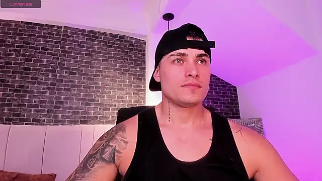 Snapshot of connorsmiith chatting on March 4, 3:07 pm connorsmiith online show from March 4, 3:07 pm